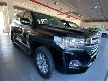 Toyota  Land Cruiser  GXR- Grand Touring  2021  Automatic  0 Km  6 Cylinder  Four Wheel Drive (4WD)  SUV  Black  With Warranty