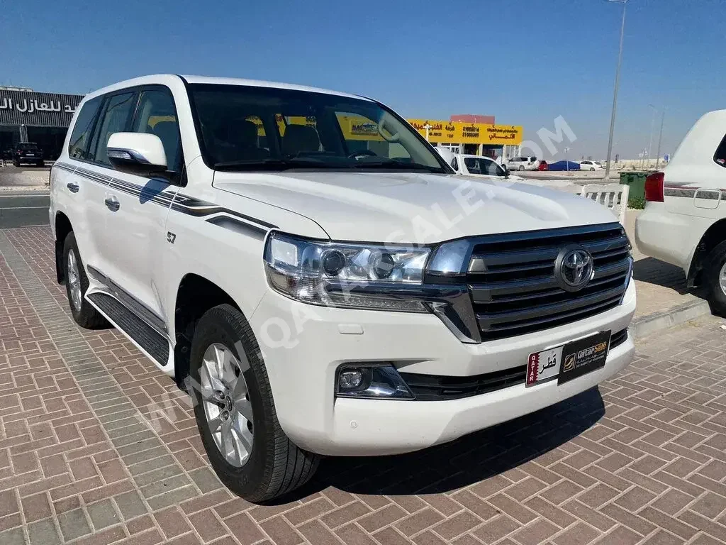 Toyota  Land Cruiser  VXR  2019  Automatic  181,000 Km  8 Cylinder  Four Wheel Drive (4WD)  SUV  White