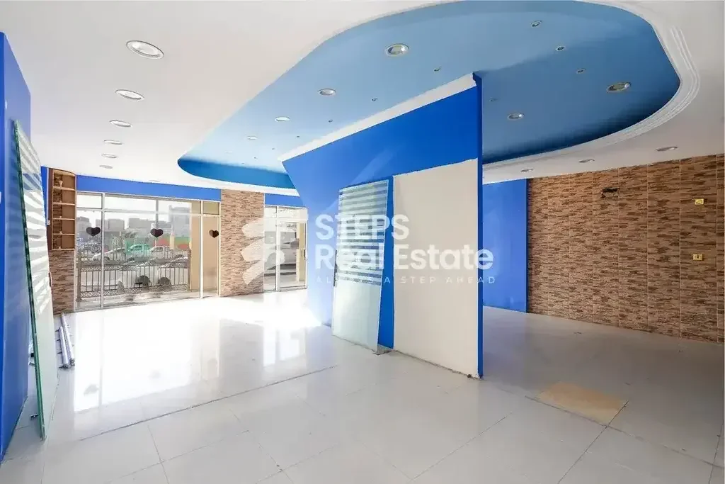 Commercial Shops - Not Furnished  - Doha  - Mushaireb