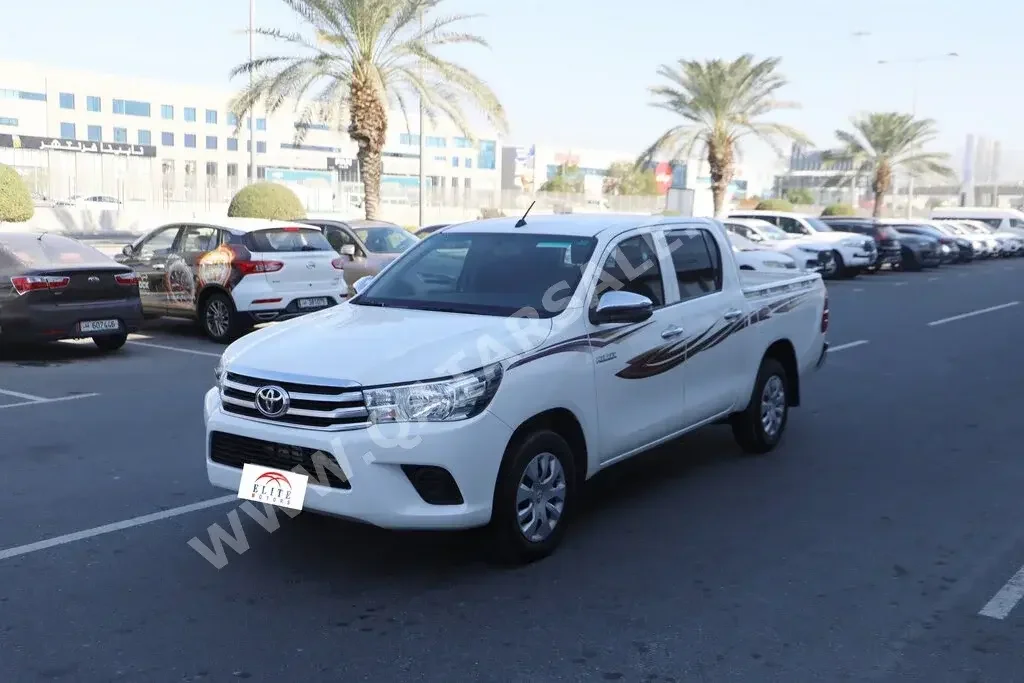 Toyota  Hilux  2018  Manual  63,000 Km  4 Cylinder  Rear Wheel Drive (RWD)  Pick Up  White