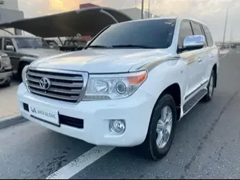 Toyota  Land Cruiser  VXR  2014  Automatic  282,000 Km  8 Cylinder  Four Wheel Drive (4WD)  SUV  White