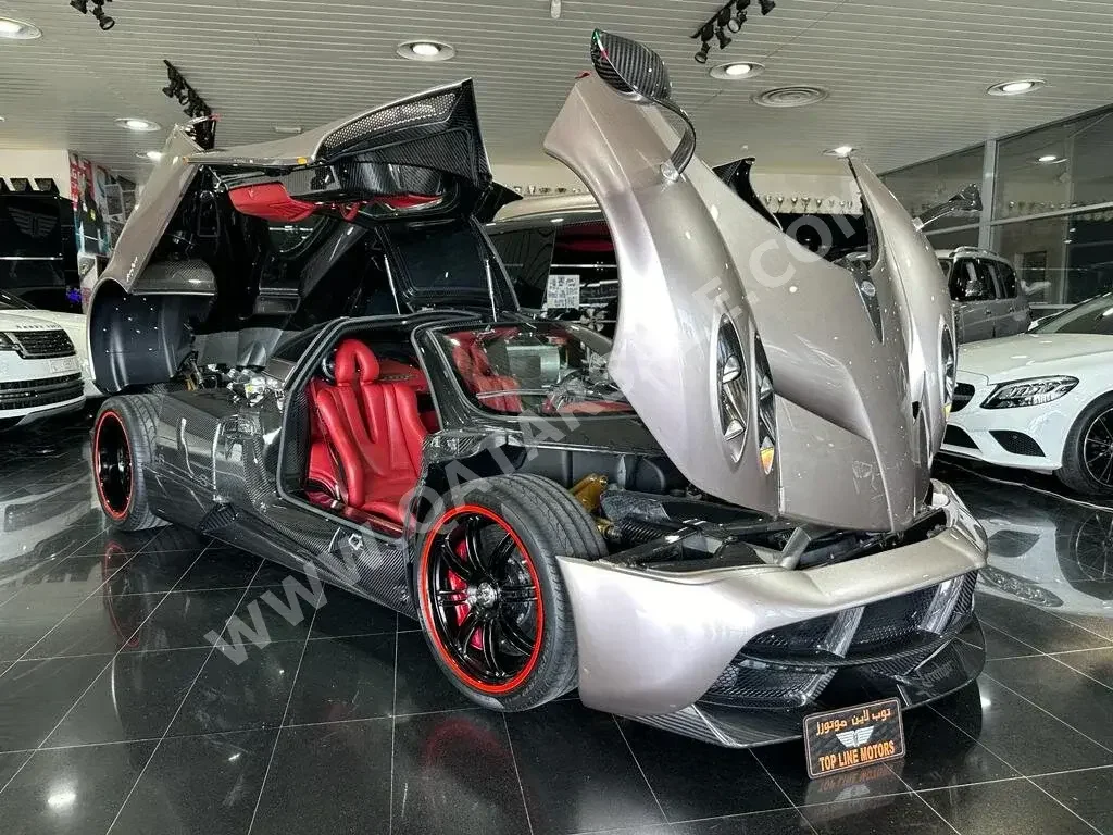 Pagani  Huayra  2015  Automatic  1,000 Km  12 Cylinder  Rear Wheel Drive (RWD)  Coupe / Sport  Silver