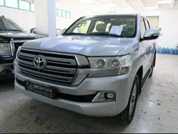 Toyota  Land Cruiser  VXR  2020  Automatic  224,000 Km  8 Cylinder  Four Wheel Drive (4WD)  SUV  Silver