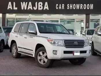 Toyota  Land Cruiser  GXR  2014  Automatic  484,000 Km  8 Cylinder  Four Wheel Drive (4WD)  SUV  White