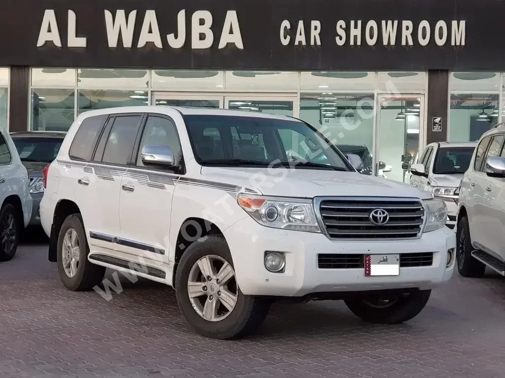 Toyota  Land Cruiser  GXR  2014  Automatic  484,000 Km  8 Cylinder  Four Wheel Drive (4WD)  SUV  White