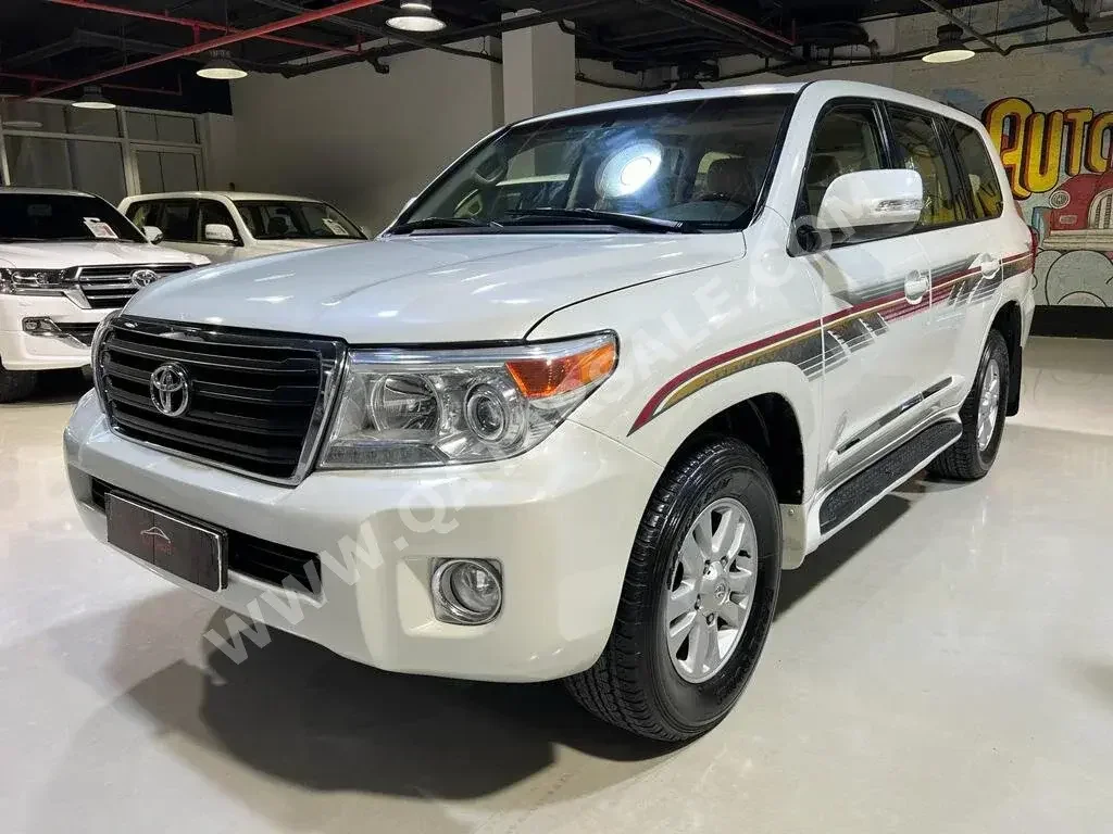 Toyota  Land Cruiser  GXR  2012  Automatic  322,000 Km  6 Cylinder  Four Wheel Drive (4WD)  SUV  White