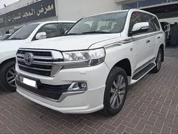 Toyota  Land Cruiser  VXR  2019  Automatic  235,000 Km  8 Cylinder  Four Wheel Drive (4WD)  SUV  White