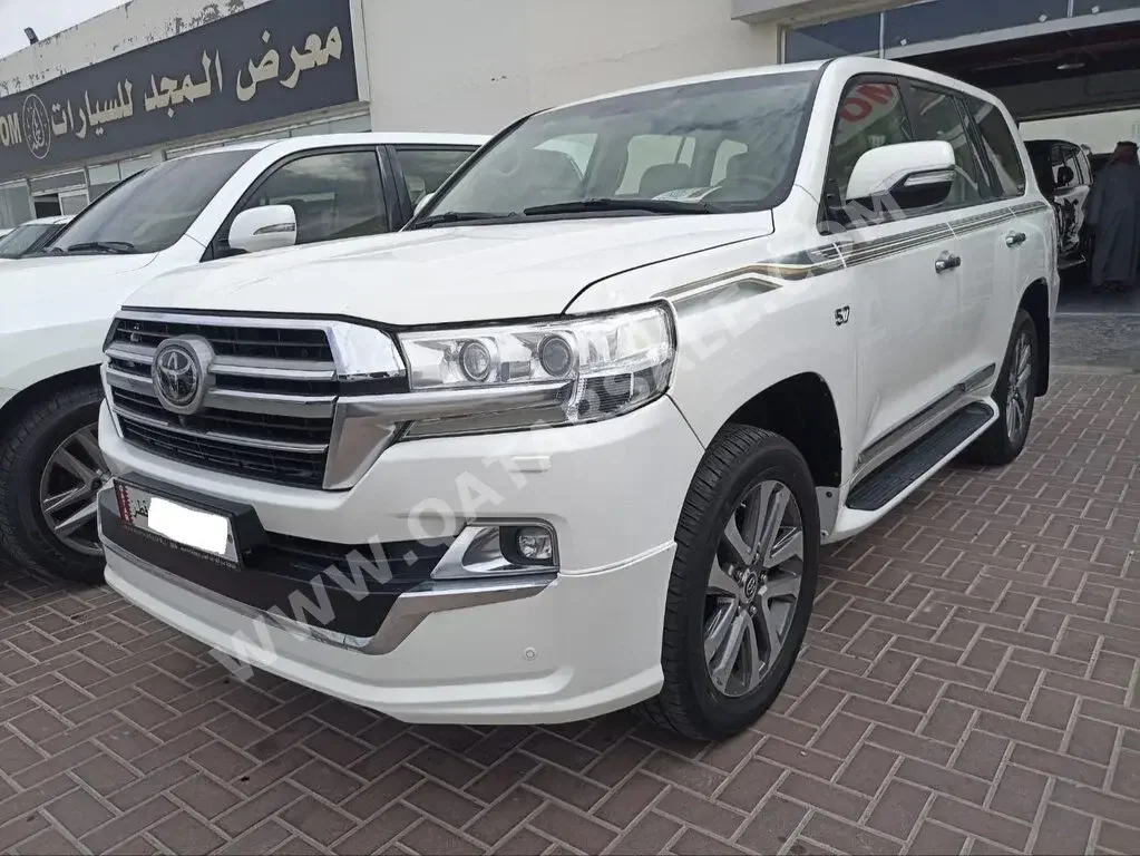 Toyota  Land Cruiser  VXR  2019  Automatic  235,000 Km  8 Cylinder  Four Wheel Drive (4WD)  SUV  White