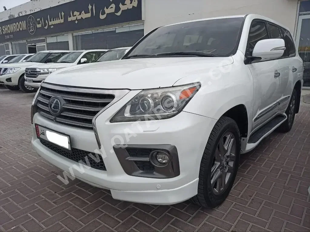 Lexus  LX  570  2015  Automatic  360,000 Km  8 Cylinder  Four Wheel Drive (4WD)  SUV  White