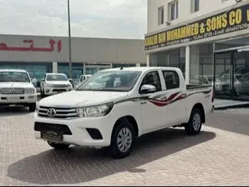 Toyota  Hilux  SR5  2016  Manual  175,000 Km  4 Cylinder  Rear Wheel Drive (RWD)  Pick Up  White