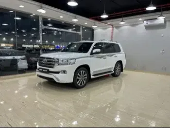 Toyota  Land Cruiser  VXS  2016  Automatic  258,000 Km  8 Cylinder  Four Wheel Drive (4WD)  SUV  White