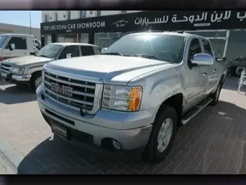 GMC  Sierra  Z71  2011  Automatic  191,000 Km  8 Cylinder  Four Wheel Drive (4WD)  Pick Up  Silver