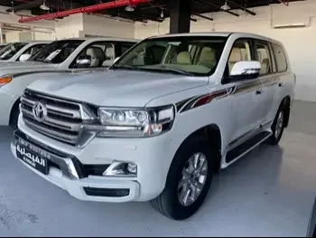 Toyota  Land Cruiser  GXR  2017  Automatic  325,000 Km  8 Cylinder  Four Wheel Drive (4WD)  SUV  White