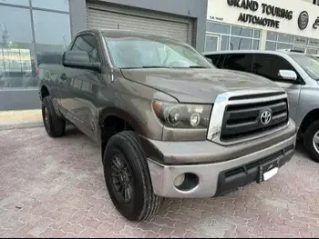 Toyota  Tundra  SR5  2010  Automatic  200,000 Km  8 Cylinder  Four Wheel Drive (4WD)  Pick Up  Gray