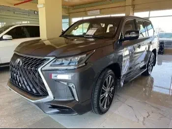 Lexus  LX  570  2016  Automatic  55,000 Km  8 Cylinder  Four Wheel Drive (4WD)  SUV  Gray