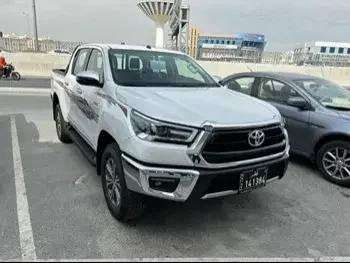 Toyota  Hilux  SR5  2024  Automatic  0 Km  4 Cylinder  Four Wheel Drive (4WD)  Pick Up  White  With Warranty