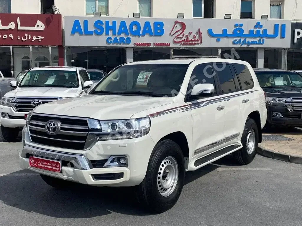 Toyota  Land Cruiser  GXR  2020  Automatic  135,000 Km  8 Cylinder  Four Wheel Drive (4WD)  SUV  White