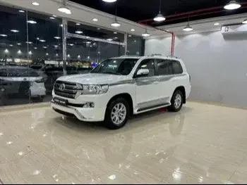 Toyota  Land Cruiser  GXR  2016  Automatic  79,000 Km  8 Cylinder  Four Wheel Drive (4WD)  SUV  White