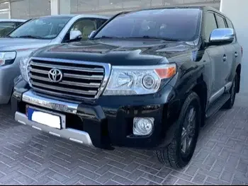 Toyota  Land Cruiser  GXR  2015  Automatic  126,000 Km  8 Cylinder  Four Wheel Drive (4WD)  SUV  Black