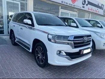 Toyota  Land Cruiser  GXR- Grand Touring  2020  Automatic  182,000 Km  8 Cylinder  Four Wheel Drive (4WD)  SUV  White