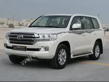 Toyota  Land Cruiser  VXR  2016  Automatic  242,500 Km  8 Cylinder  Four Wheel Drive (4WD)  SUV  White