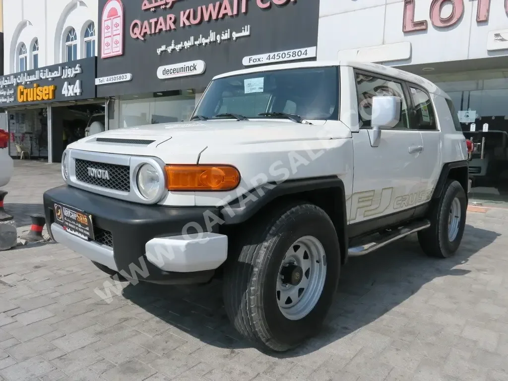  Toyota  FJ Cruiser  2013  Manual  243,000 Km  6 Cylinder  Four Wheel Drive (4WD)  SUV  White  With Warranty