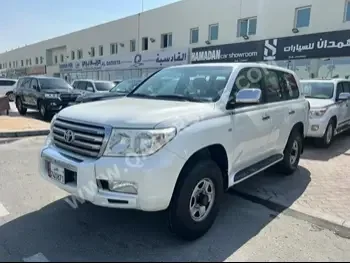 Toyota  Land Cruiser  VXR  2011  Automatic  484,000 Km  8 Cylinder  Four Wheel Drive (4WD)  SUV  White