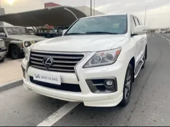 Lexus  LX  570  2014  Automatic  258,000 Km  8 Cylinder  Four Wheel Drive (4WD)  SUV  White