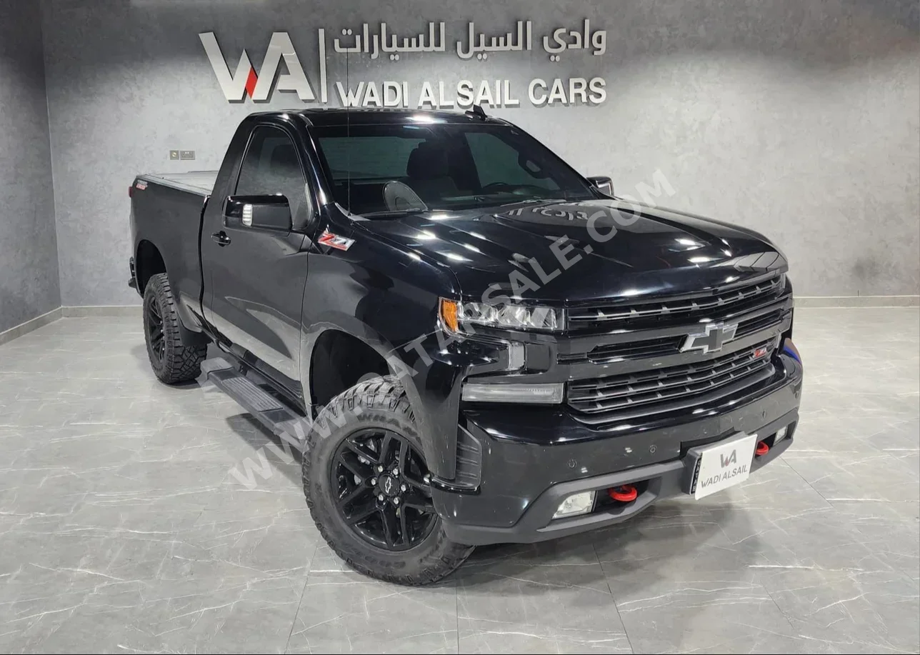 Chevrolet  Silverado  Trail Boss  2021  Automatic  80,000 Km  8 Cylinder  Four Wheel Drive (4WD)  Pick Up  Black  With Warranty