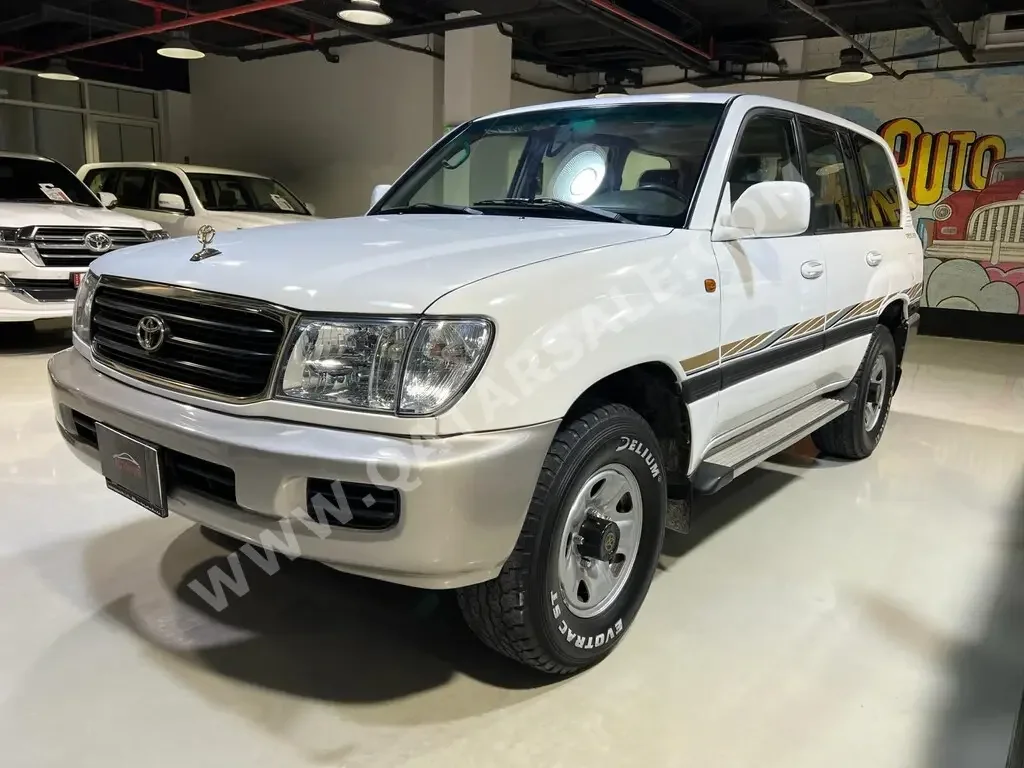 Toyota  Land Cruiser  GXR  2000  Manual  489,000 Km  6 Cylinder  Four Wheel Drive (4WD)  SUV  White