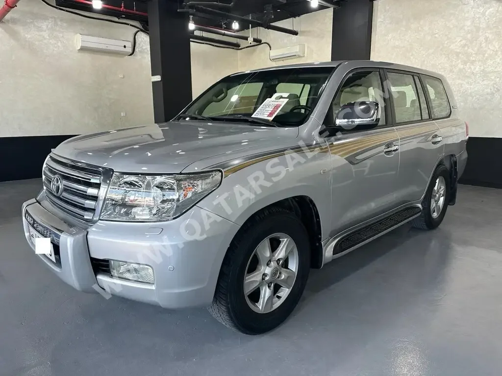 Toyota  Land Cruiser  VXR  2010  Automatic  373,000 Km  8 Cylinder  Four Wheel Drive (4WD)  SUV  Silver