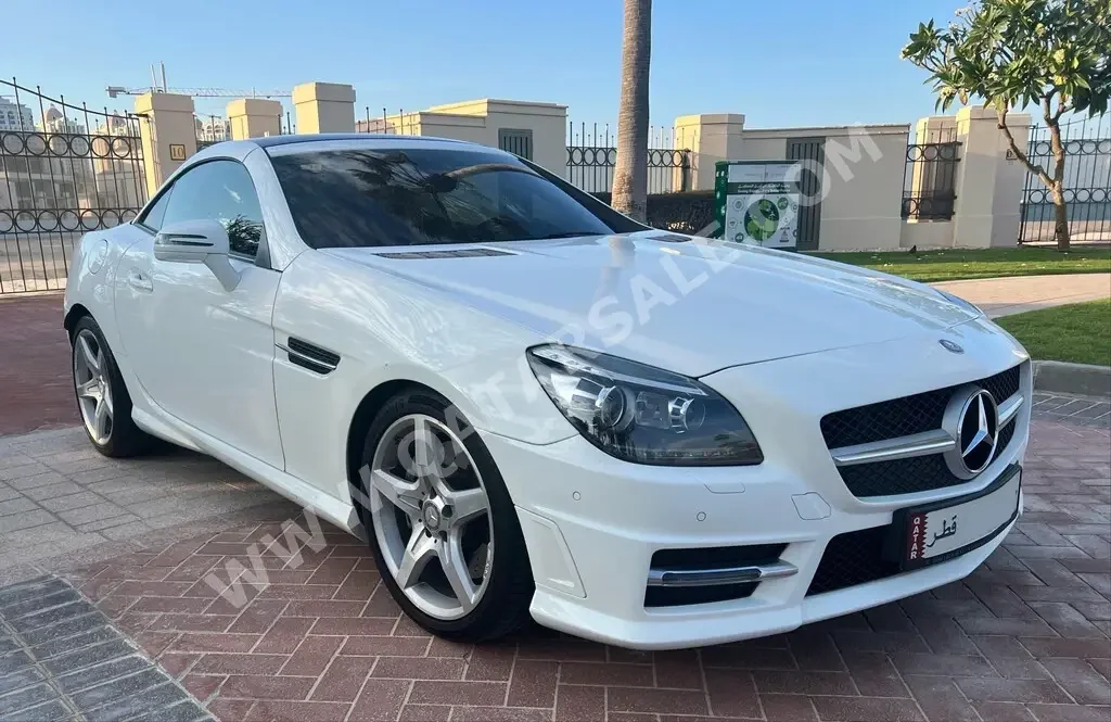 Mercedes-Benz  SLK  200  2016  Automatic  69,000 Km  4 Cylinder  Rear Wheel Drive (RWD)  Convertible  White