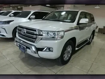 Toyota  Land Cruiser  GXR  2016  Automatic  175,000 Km  8 Cylinder  Four Wheel Drive (4WD)  SUV  White