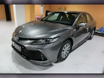 Toyota  Camry  LE  2023  Automatic  0 Km  4 Cylinder  Rear Wheel Drive (RWD)  Sedan  Sonic Titanium  With Warranty