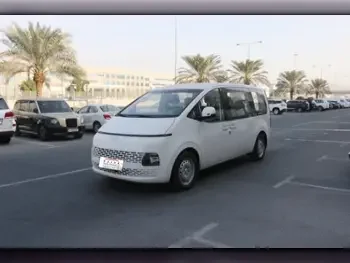 Hyundai  Staria  2022  Automatic  8,000 Km  6 Cylinder  Front Wheel Drive (FWD)  Van / Bus  White  With Warranty