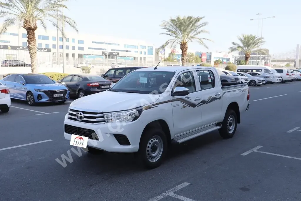 Toyota  Hilux  2024  Automatic  1,000 Km  4 Cylinder  Four Wheel Drive (4WD)  Pick Up  White  With Warranty