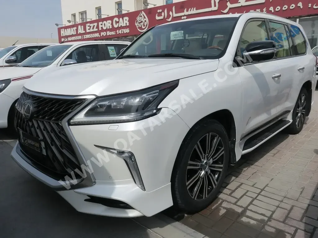 Lexus  LX  570 S  2016  Automatic  262,000 Km  8 Cylinder  Four Wheel Drive (4WD)  SUV  White