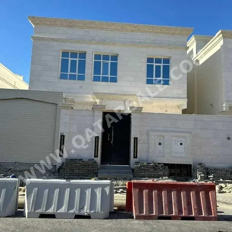 Family Residential  - Not Furnished  - Al Rayyan  - Izghawa  - 8 Bedrooms