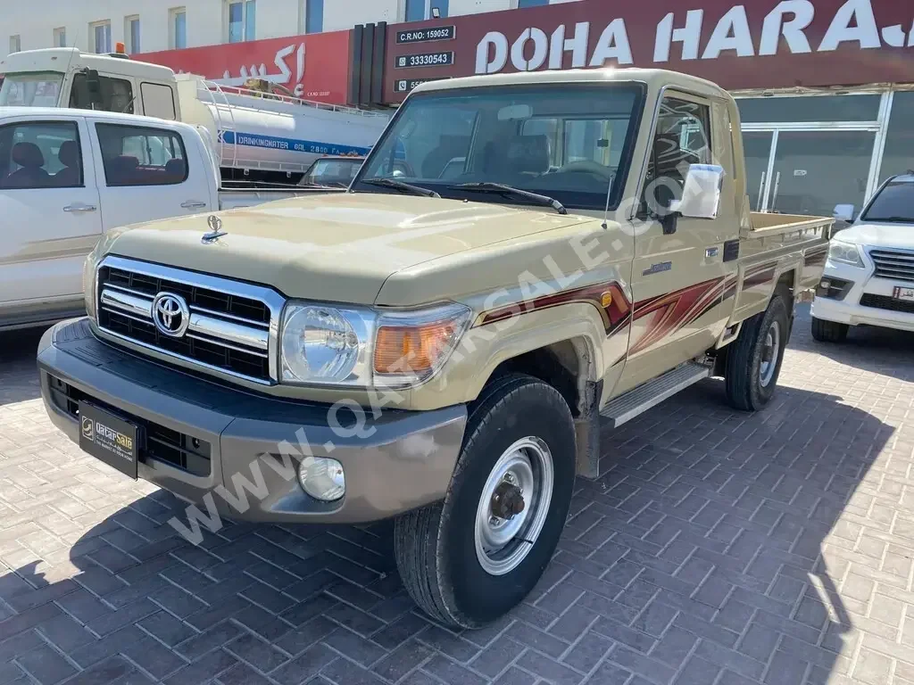 Toyota  Land Cruiser  LX  2012  Manual  91,000 Km  6 Cylinder  Four Wheel Drive (4WD)  Pick Up  Beige