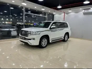 Toyota  Land Cruiser  GXR  2016  Automatic  79,000 Km  6 Cylinder  Four Wheel Drive (4WD)  SUV  White