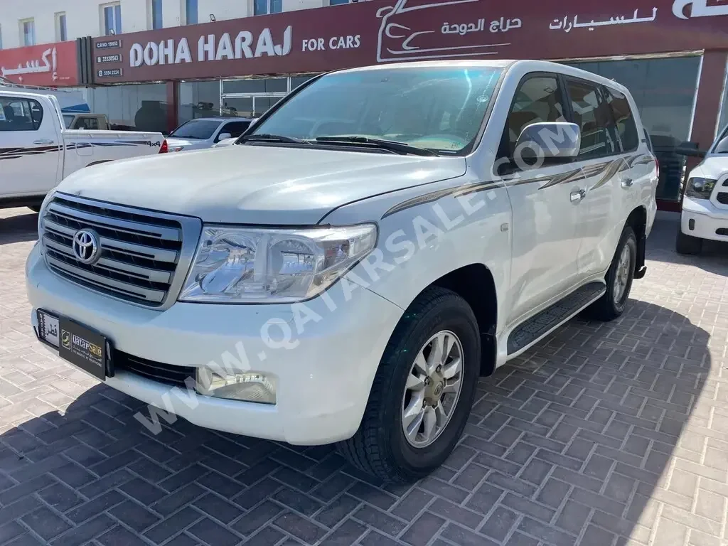 Toyota  Land Cruiser  GXR  2011  Automatic  550,000 Km  8 Cylinder  Four Wheel Drive (4WD)  SUV  White