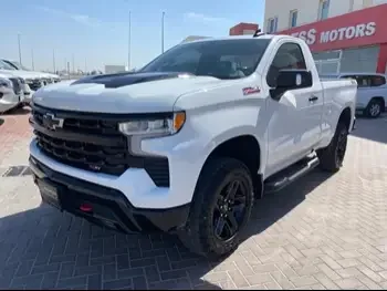 Chevrolet  Silverado  Trail Boss  2022  Automatic  30,000 Km  8 Cylinder  Four Wheel Drive (4WD)  Pick Up  White  With Warranty