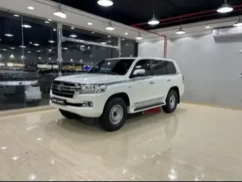 Toyota  Land Cruiser  VXR  2016  Automatic  270,000 Km  8 Cylinder  Four Wheel Drive (4WD)  SUV  White