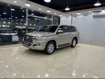 Toyota  Land Cruiser  GXR  2016  Automatic  235,000 Km  6 Cylinder  Four Wheel Drive (4WD)  SUV  Gold