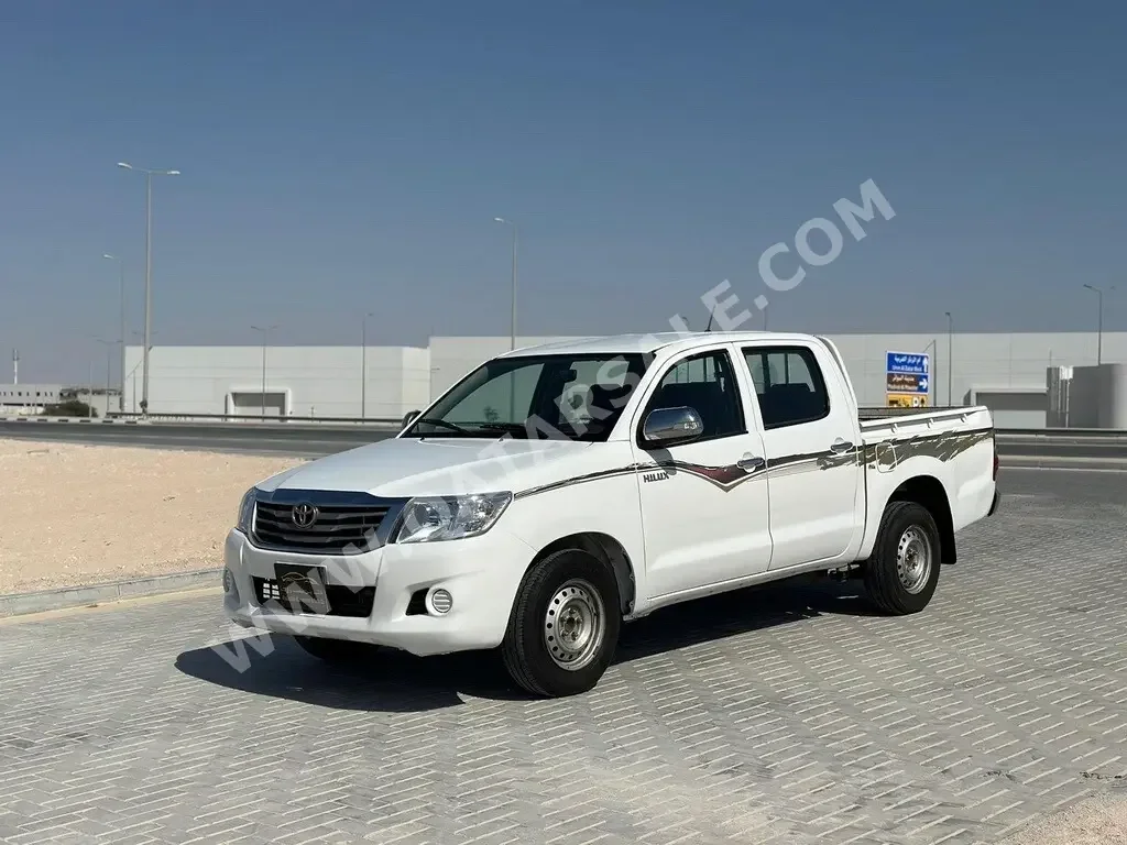 Toyota  Hilux  SR5  2015  Manual  584,000 Km  4 Cylinder  Four Wheel Drive (4WD)  Pick Up  White