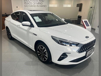 Jac  J7 - Intelligent  4 Cylinder  Sedan  White  2024