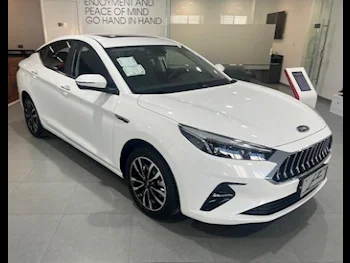 Jac  J7 - Intelligent  4 Cylinder  Sedan  White  2024