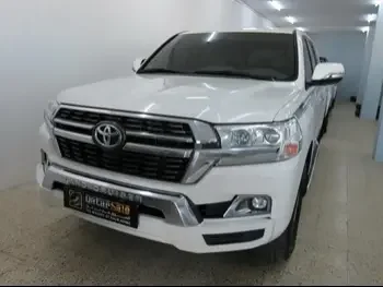 Toyota  Land Cruiser  GXR  2021  Automatic  138,000 Km  8 Cylinder  Four Wheel Drive (4WD)  SUV  White