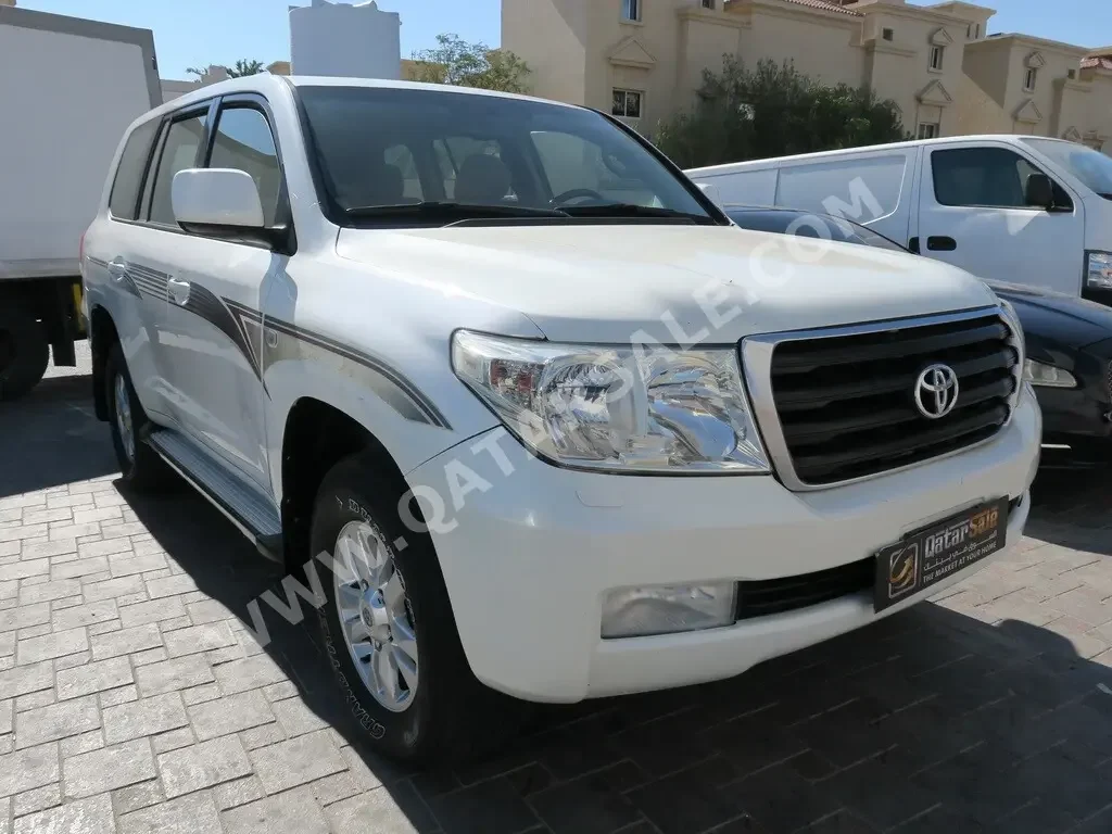 Toyota  Land Cruiser  GXR  2010  Automatic  367,000 Km  6 Cylinder  Four Wheel Drive (4WD)  SUV  White