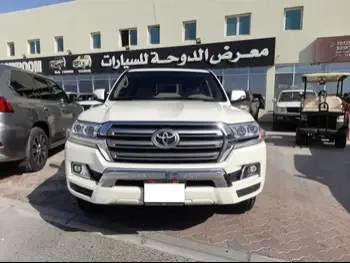 Toyota  Land Cruiser  GXR  2017  Automatic  135,000 Km  8 Cylinder  Four Wheel Drive (4WD)  SUV  White